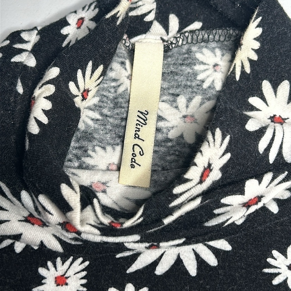 Mind Code Flower Crop Top - Picture 8 of 10